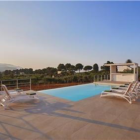4 bedroom villa with pool, Castellammare del Golfo, sleeps 8-10